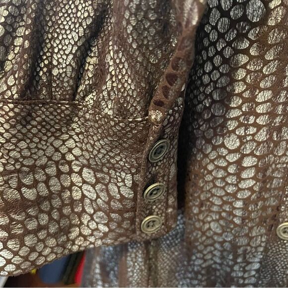 Chico's Brown and Silver Snakeskin Print Long Blouse Womens Size Medium 8-10 - Picture 6 of 9